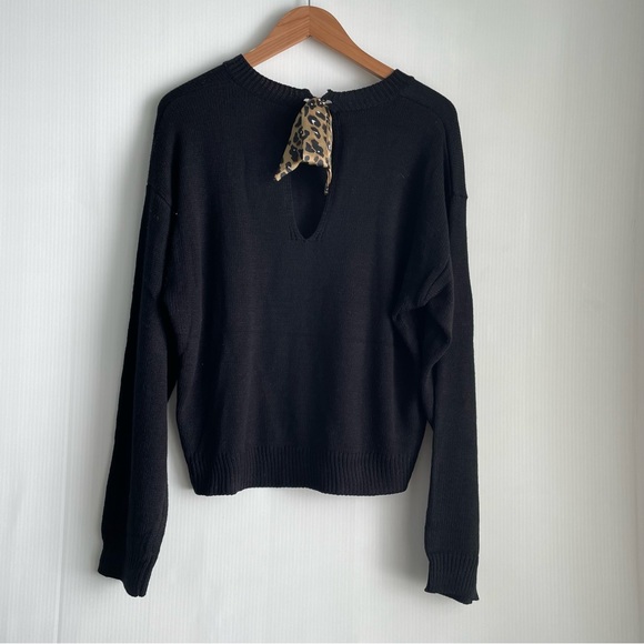 Shein black long sleeve sweater with leopard ripping tie on back size Large - Picture 3 of 5